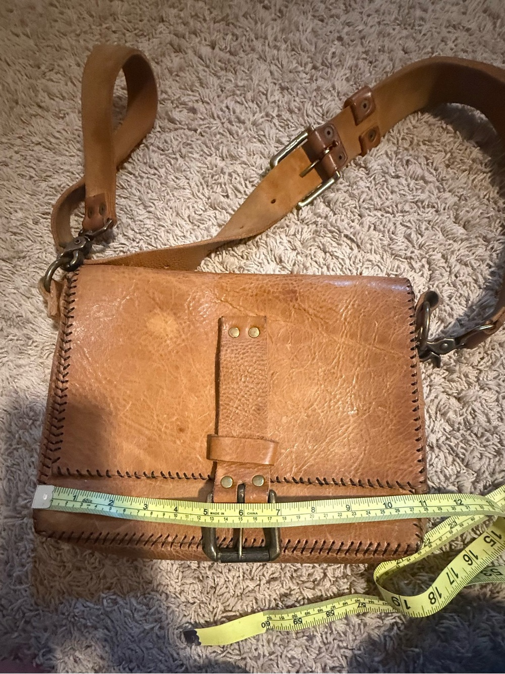 Leather Crossbody Bag in Tan - Classic Chic